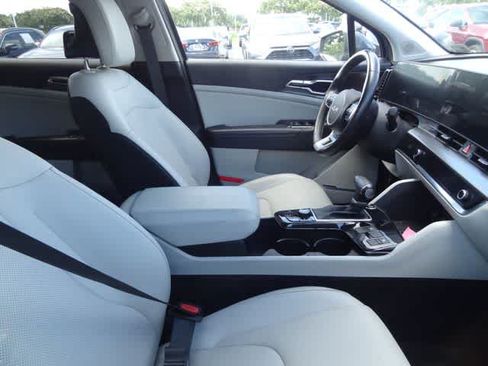 Used 2023 Kia Sportage EX FWD image 11