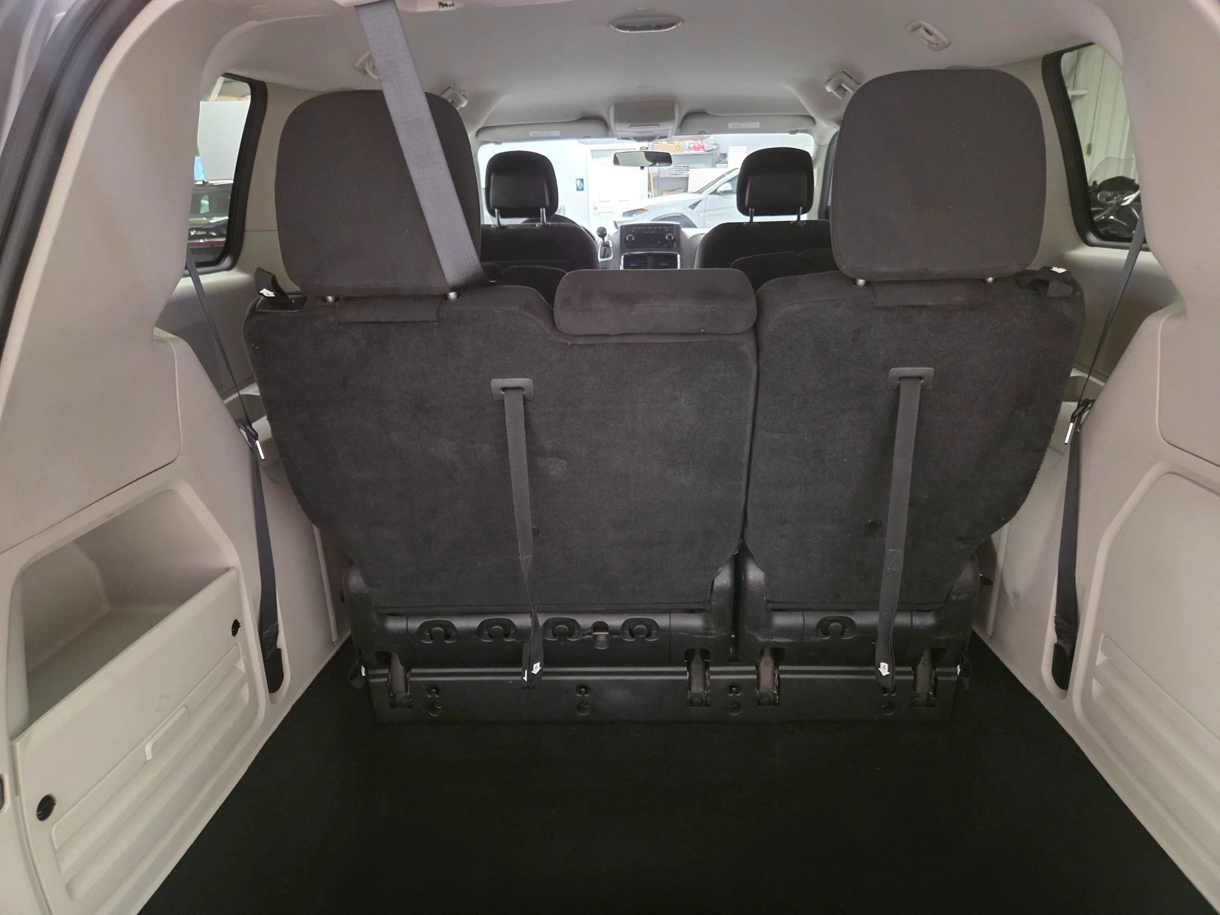 Used 2013 Dodge Grand Caravan SE FWD image 32