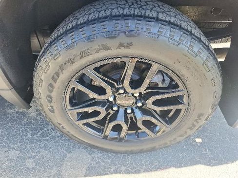 Used 2021 GMC Sierra 1500 Elevation w/ X31 Off-Road Package AWD/4WD image 13