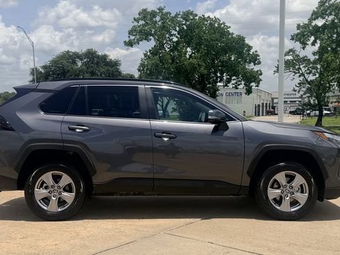 Used 2025 Toyota RAV4 XLE FWD image 7