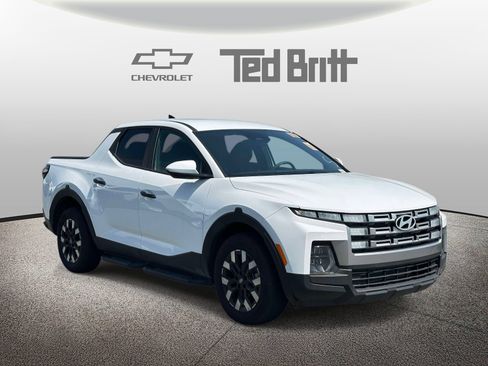 Used 2025 Hyundai Santa Cruz SE AWD/4WD image 3
