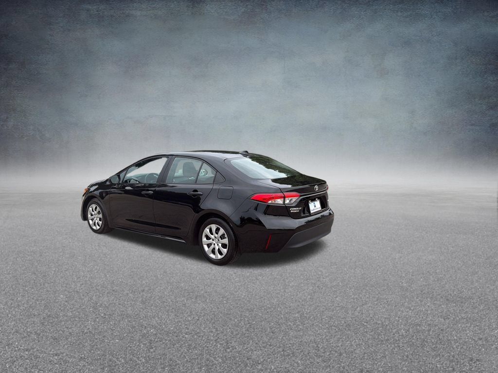 Used 2025 Toyota Corolla LE FWD image 9