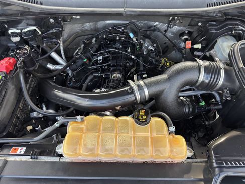 Used 2015 Ford F150 Platinum w/ Equipment Group 701A Luxury AWD/4WD image 30