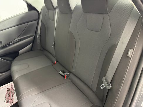 Used 2024 Hyundai Elantra SE FWD image 31