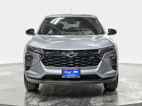 Used 2025 Chevrolet Trax RS FWD image 9