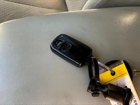 Used 2009 Toyota Camry LE FWD image 32