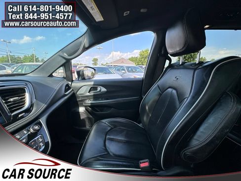 Used 2019 Chrysler Pacifica Limited w/ Advanced Safetytec Group FWD image 16