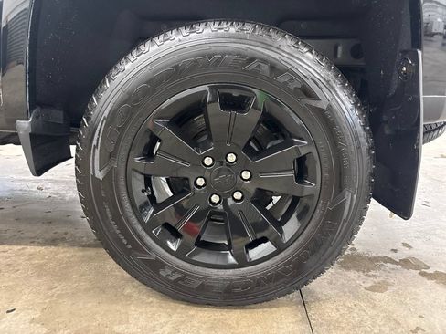 Used 2022 Chevrolet Colorado LT w/ Chrome Appearance Package AWD/4WD image 20