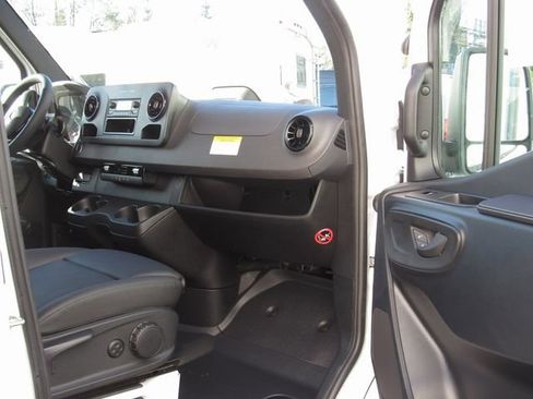 Used 2025 Mercedes-Benz Sprinter 2500 image 15