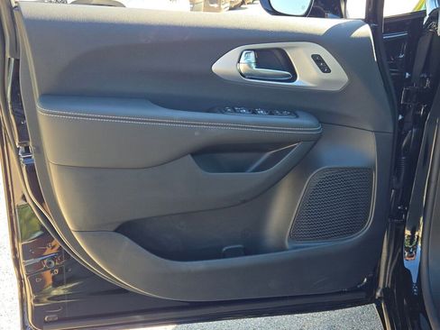 New 2026 Chrysler Pacifica Limited w/ S Appearance Package image 22