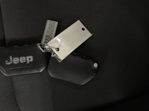 Used 2018 Jeep Wrangler Unlimited Sport AWD/4WD image 35