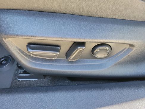 Used 2025 Toyota Camry SE image 18