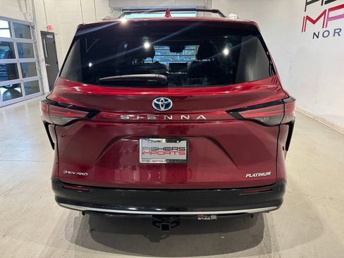 Used 2025 Toyota Sienna Platinum AWD/4WD image 6