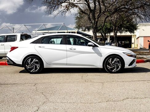 Used 2024 Hyundai Elantra Limited image 4