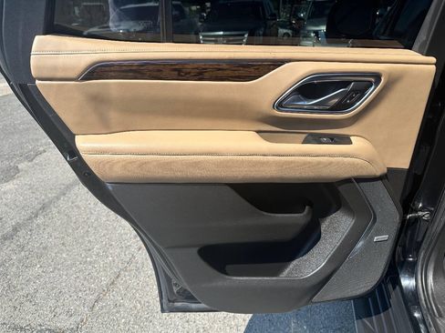 Used 2021 Chevrolet Tahoe Premier w/ Premium Package RWD image 12