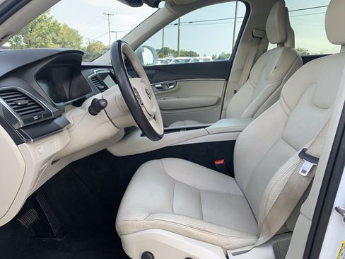 Used 2020 Volvo XC90 T6 Momentum w/ Protection Package AWD/4WD image 16