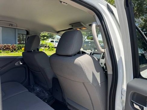Used 2020 Nissan Frontier SV w/ Midnight Edition Floor Mats RWD image 16