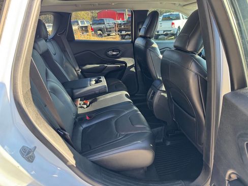 Used 2019 Jeep Cherokee Limited image 14
