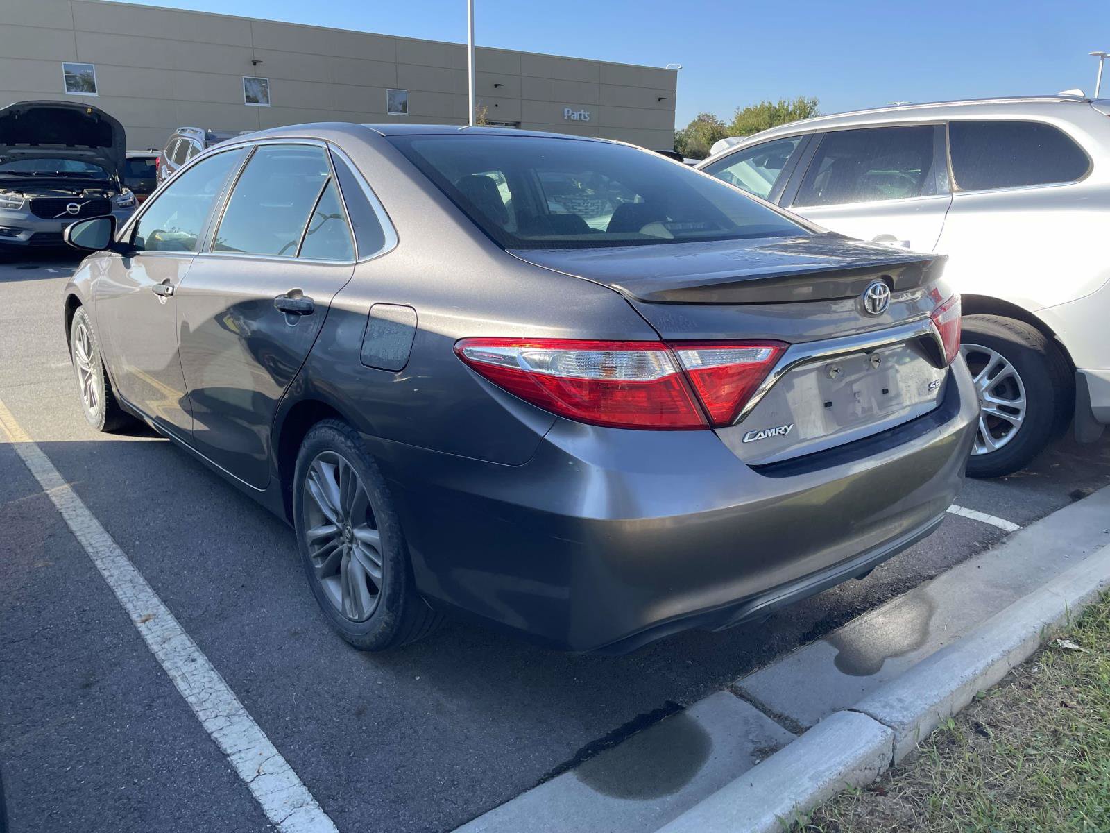 Used 2016 Toyota Camry SE FWD image 3