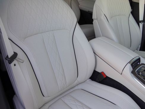 Used 2026 BMW X7 xDrive40i w/ Executive Package image 13