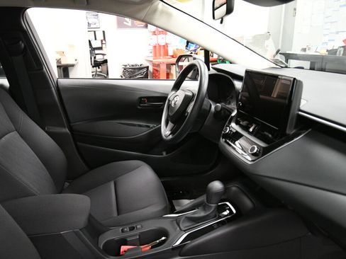 Used 2025 Toyota Corolla LE FWD image 28