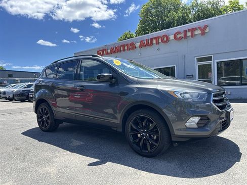 Used 2018 Ford Escape SE w/ SE Sport Appearance Package AWD/4WD image 3