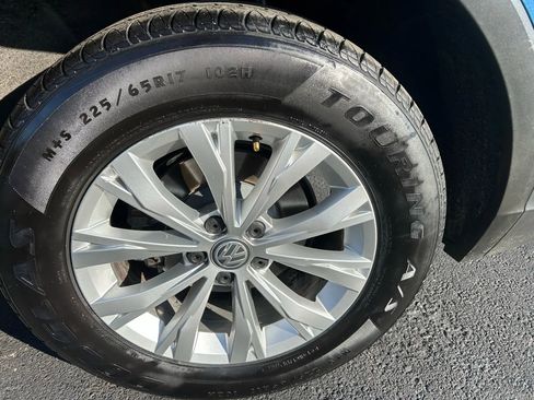 Used 2019 Volkswagen Tiguan SE w/ Panoramic Sunroof Package image 36