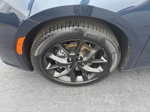 Used 2025 Chrysler Pacifica Limited image 11