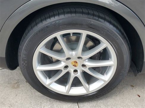 Used 2019 Porsche Cayenne image 7