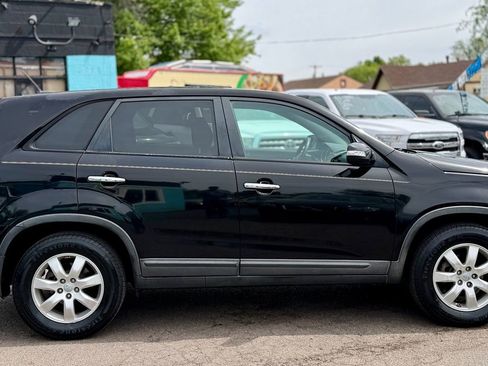 Used 2012 Kia Sorento FWD w/ Third Row Pkg image 2