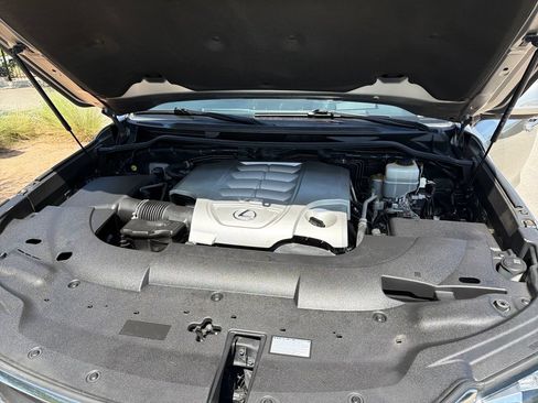 Used 2017 Lexus LX 570 4WD w/ Luxury Package image 20