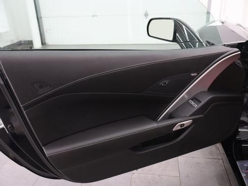 Used 2019 Chevrolet Corvette Stingray Coupe w/ Carbon Flash Badge Package RWD image 30