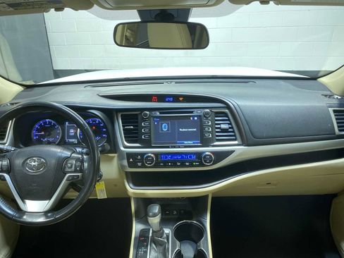 Used 2019 Toyota Highlander Plus image 10