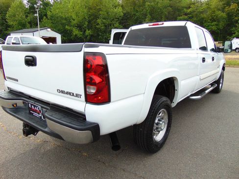 Used 2005 Chevrolet Silverado 2500 LS w/ Heavy-Duty Power Package RWD image 51