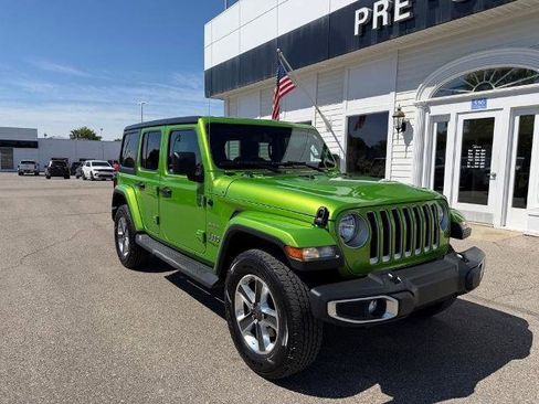 Used 2018 Jeep Wrangler Unlimited Sahara AWD/4WD image 3