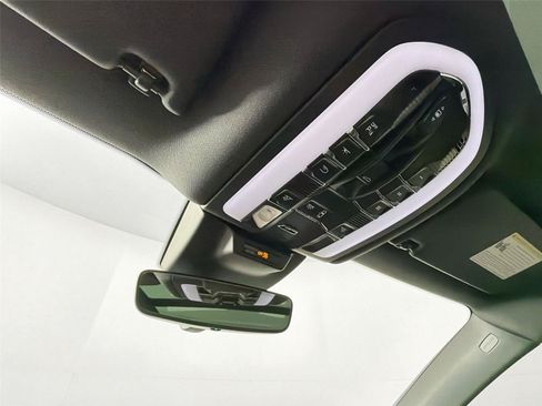 Certified 2026 Porsche Macan AWD/4WD image 24