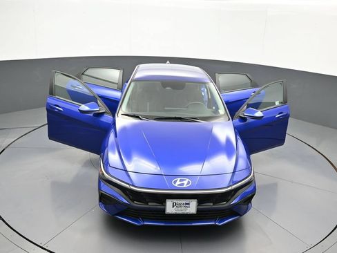 Certified 2025 Hyundai Elantra SE w/ Cargo Package FWD image 45