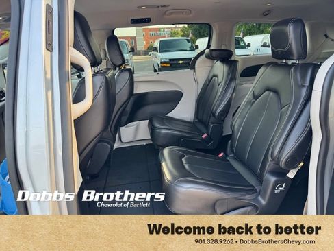 Used 2024 Chrysler Pacifica Touring-L FWD image 35