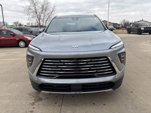 Used 2025 Buick Enclave Preferred image 8