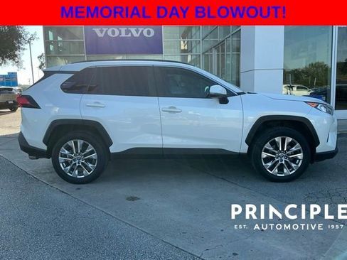 Used 2021 Toyota RAV4 XLE Premium FWD image 5