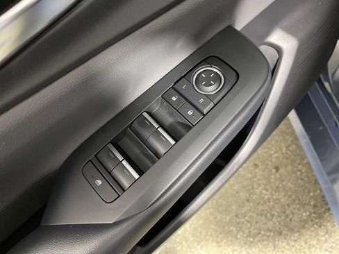 Used 2025 Toyota Prius XLE image 16