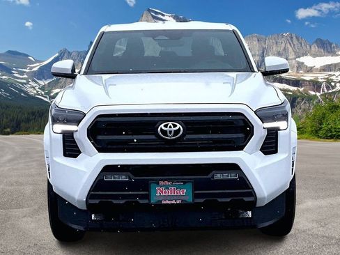 Used 2025 Toyota Tacoma SR5 image 3