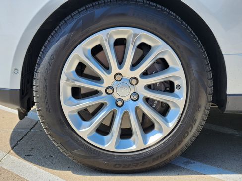 Used 2020 Land Rover Range Rover HSE image 12