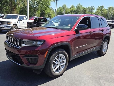 Used 2025 Jeep Grand Cherokee Laredo X w/ Luxury Tech Group I RWD image 3