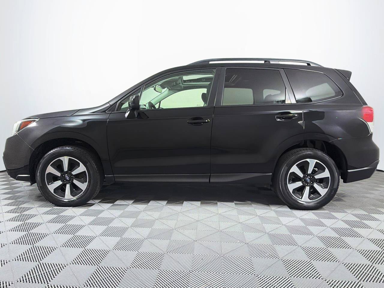 Used 2017 Subaru Forester 2.5i Premium AWD/4WD image 7