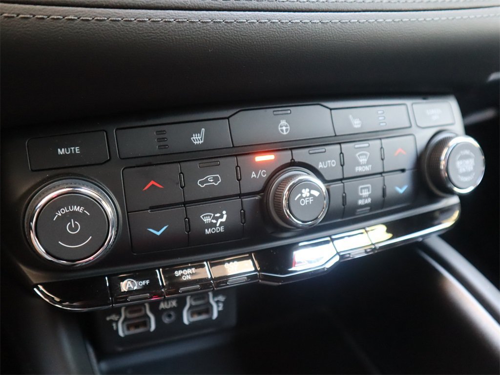 Used 2024 Dodge Durango SXT w/ SXT Blacktop Group AWD/4WD image 11