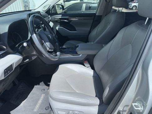 Used 2020 Toyota Highlander Limited image 8
