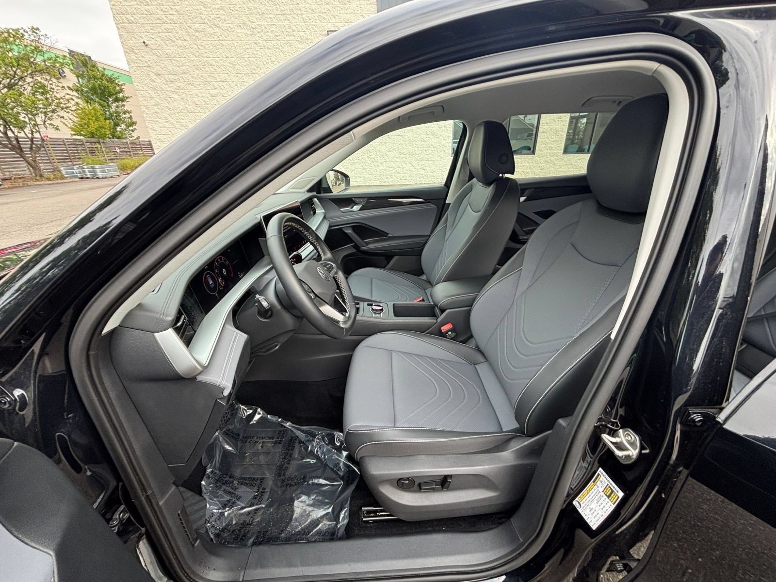 Used 2026 Volkswagen Tiguan SE AWD/4WD image 38