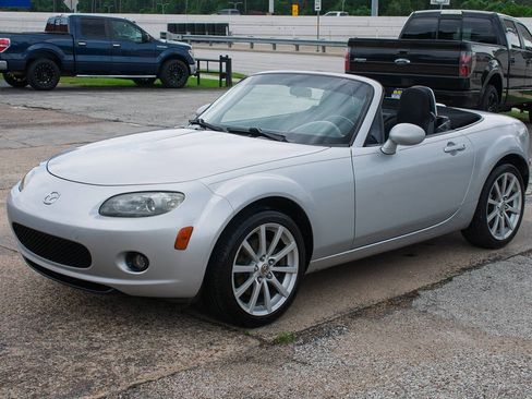 Used 2008 MAZDA MX-5 Miata Touring RWD image 2