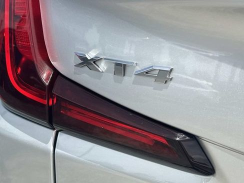 Certified 2022 Cadillac XT4 Luxury w/ Cold Weather Package FWD image 11